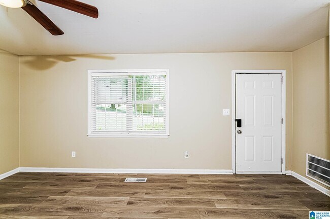 Building Photo - 114 Redstone Way