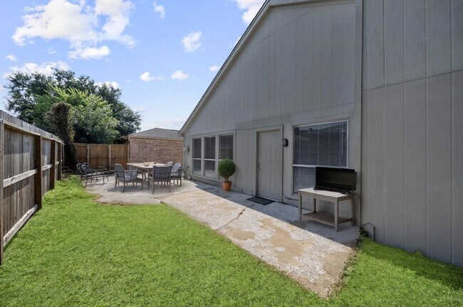 Building Photo - 8514 Deer Meadow Dr