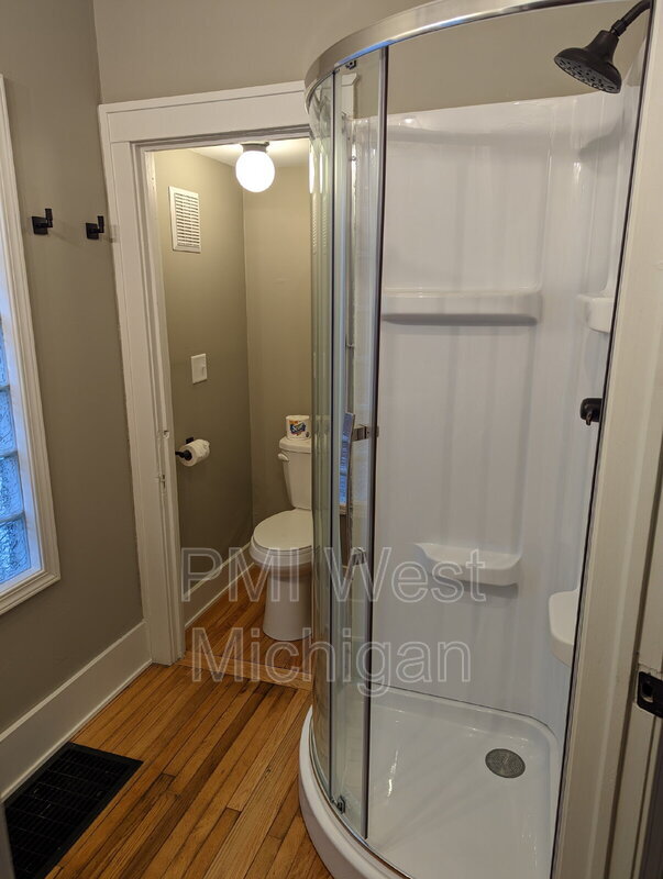 Building Photo - 144 Page St NE