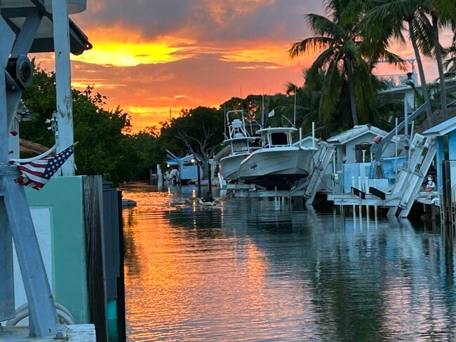 Ocean side but enjoy sunset views - 196 Lorelane Pl