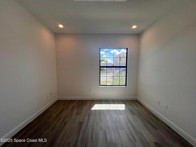Building Photo - 7680 Allure Dr