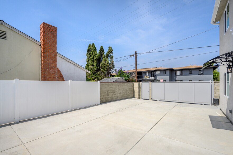 Building Photo - 6645 Fair Ave
