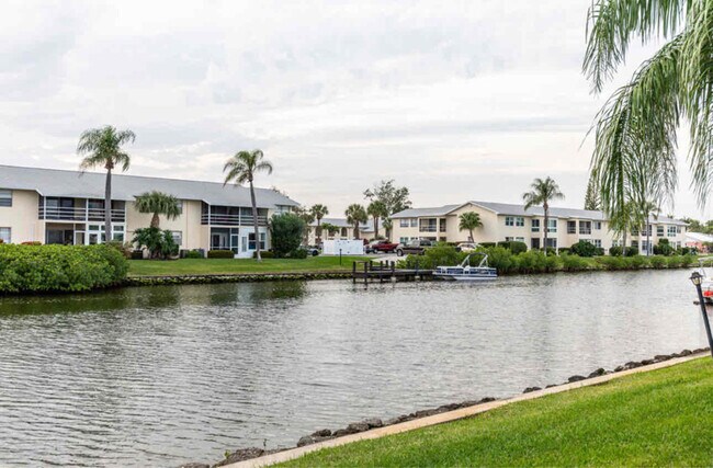 Building Photo - 1830 Robalo Dr