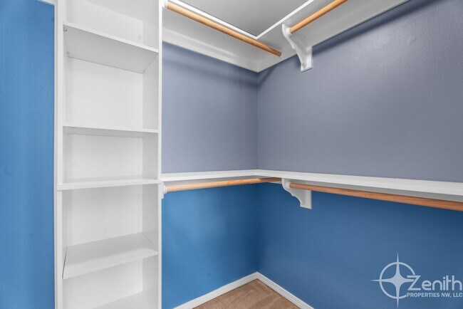 Building Photo - HALF OFF 2ND MONTHS RENT! Fully Updated 4 ...