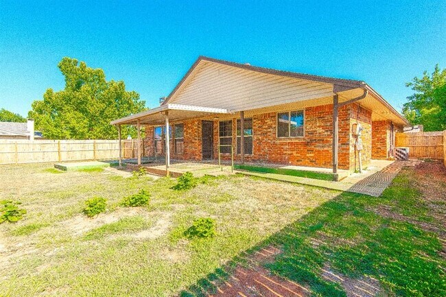 Building Photo - 1425 Venus Cir