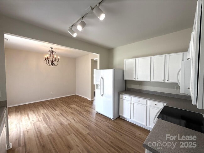 Building Photo - 9402 Darwick St