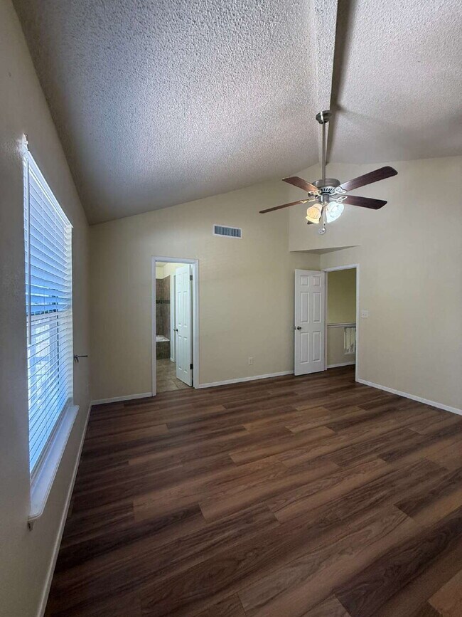 Building Photo - 12000 Ivory Gate Way