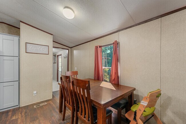 Building Photo - 106 County Road 3755