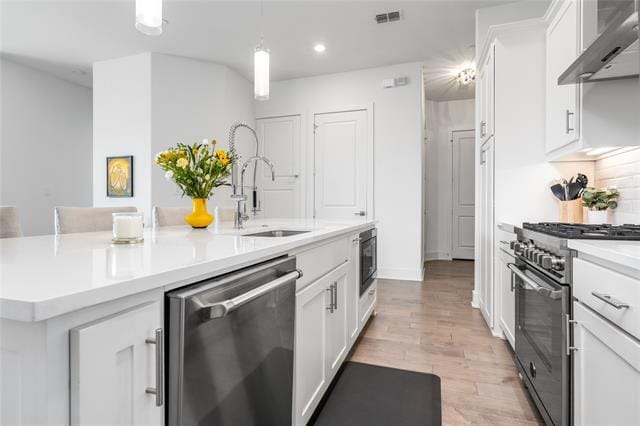 Building Photo - 15875 Spectrum Dr