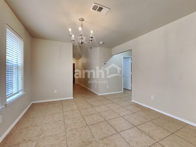 Building Photo - 2120 Malone Dr