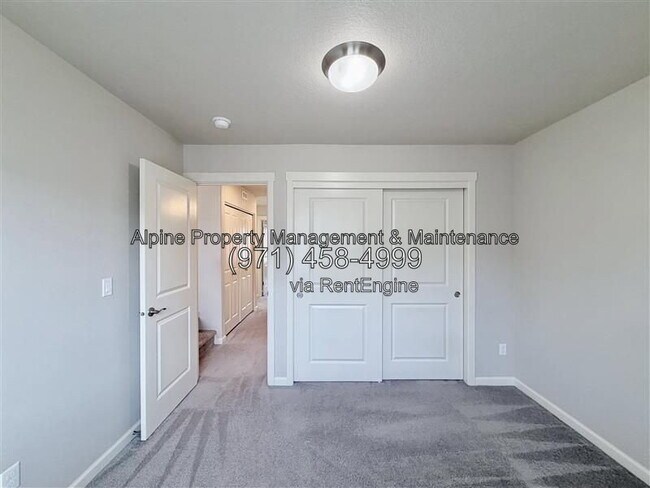 Building Photo - 14229 SW 169th Ave