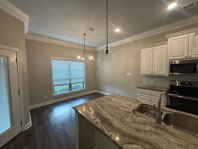 Building Photo - Beautiful Midway ISD Home