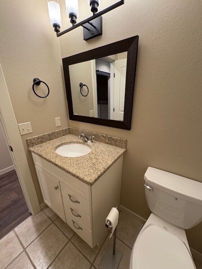 Building Photo - Stunning 3-Bedroom, 2-Bath Home with Lake Views!