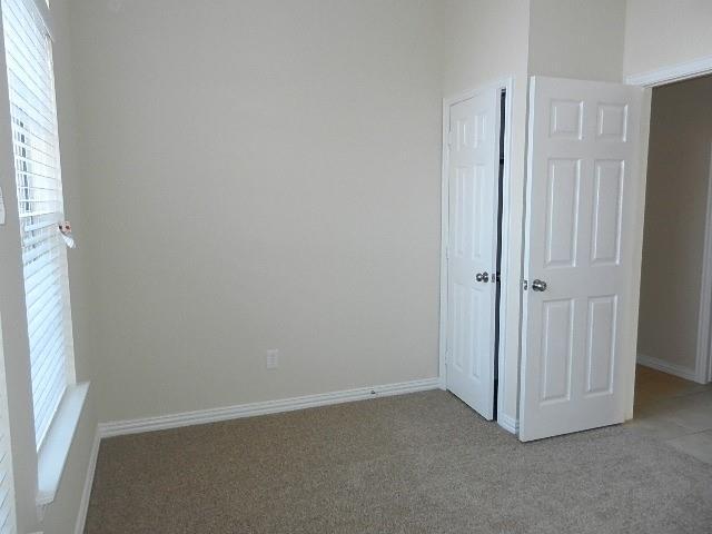 Building Photo - 722 Rolling Hills Dr