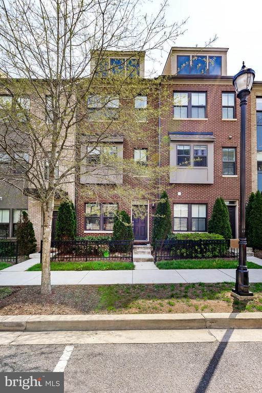 Building Photo - 6645 Rhode Island Ave