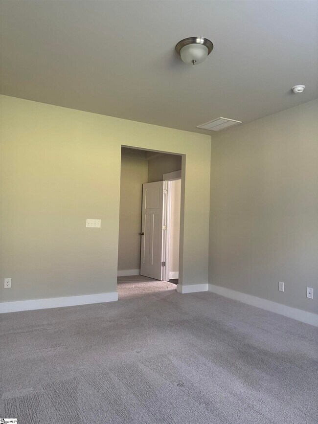 Building Photo - 109 Creekhaven Ln
