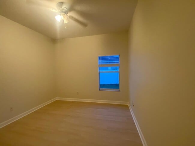 Building Photo - Your Dream Home Awaits! 5 bedroom 3 bath Single Family HOME!!