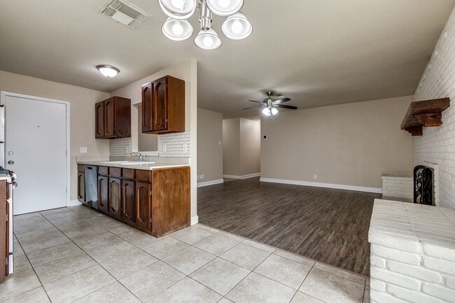 Building Photo - 4-BEDROOM NEAR THE MEDICAL CENTER!