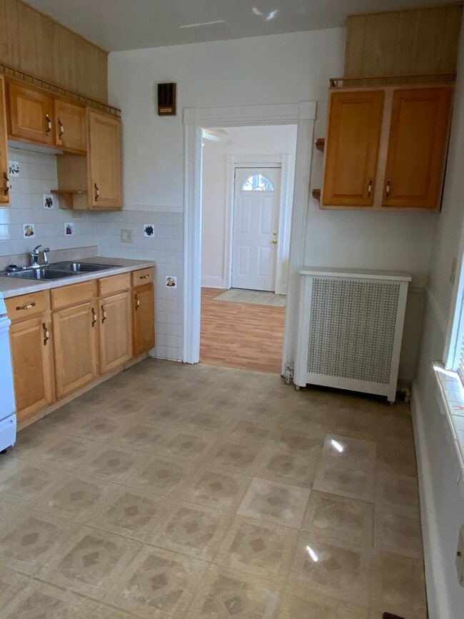 Building Photo - 850 Highland Ave