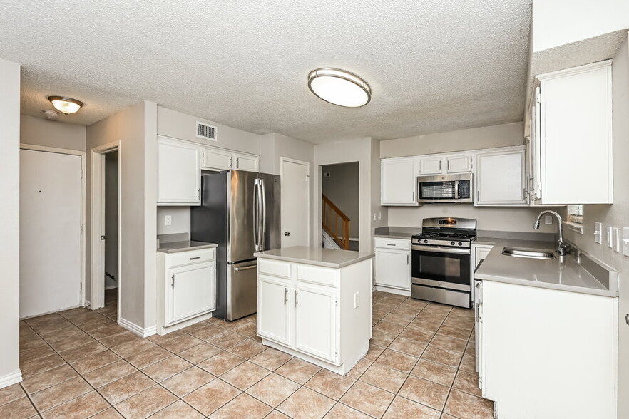 Building Photo - 4327 Meriden Ct