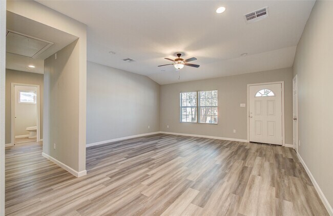 Building Photo - 9414 Lanewood Dr