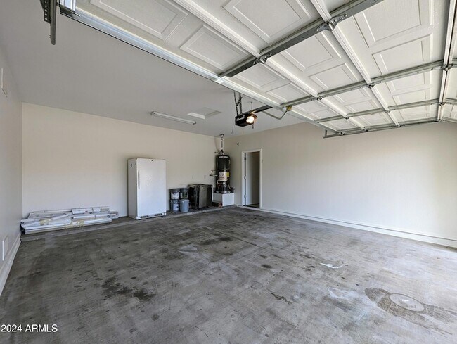 Building Photo - 15432 W Tasha Cir