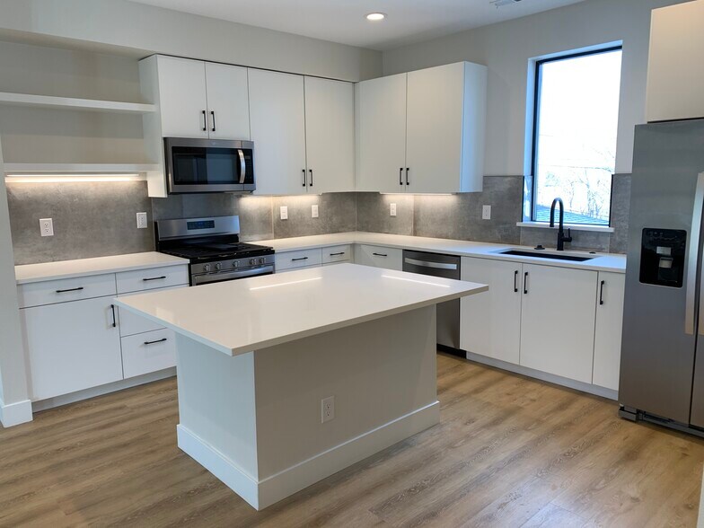 Building Photo - 5599 S Curtice St