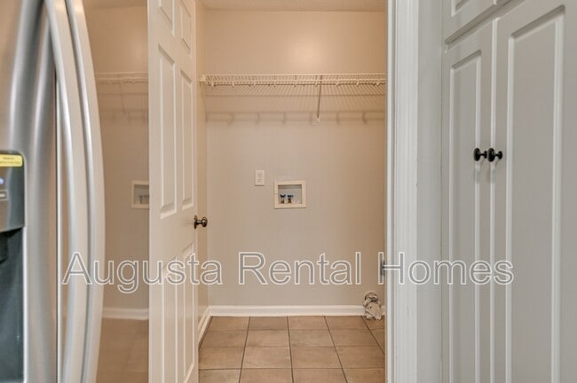 Building Photo - 2051 Sylvan Lake Dr