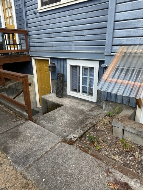 Building Photo - 5025 N Maryland Ave
