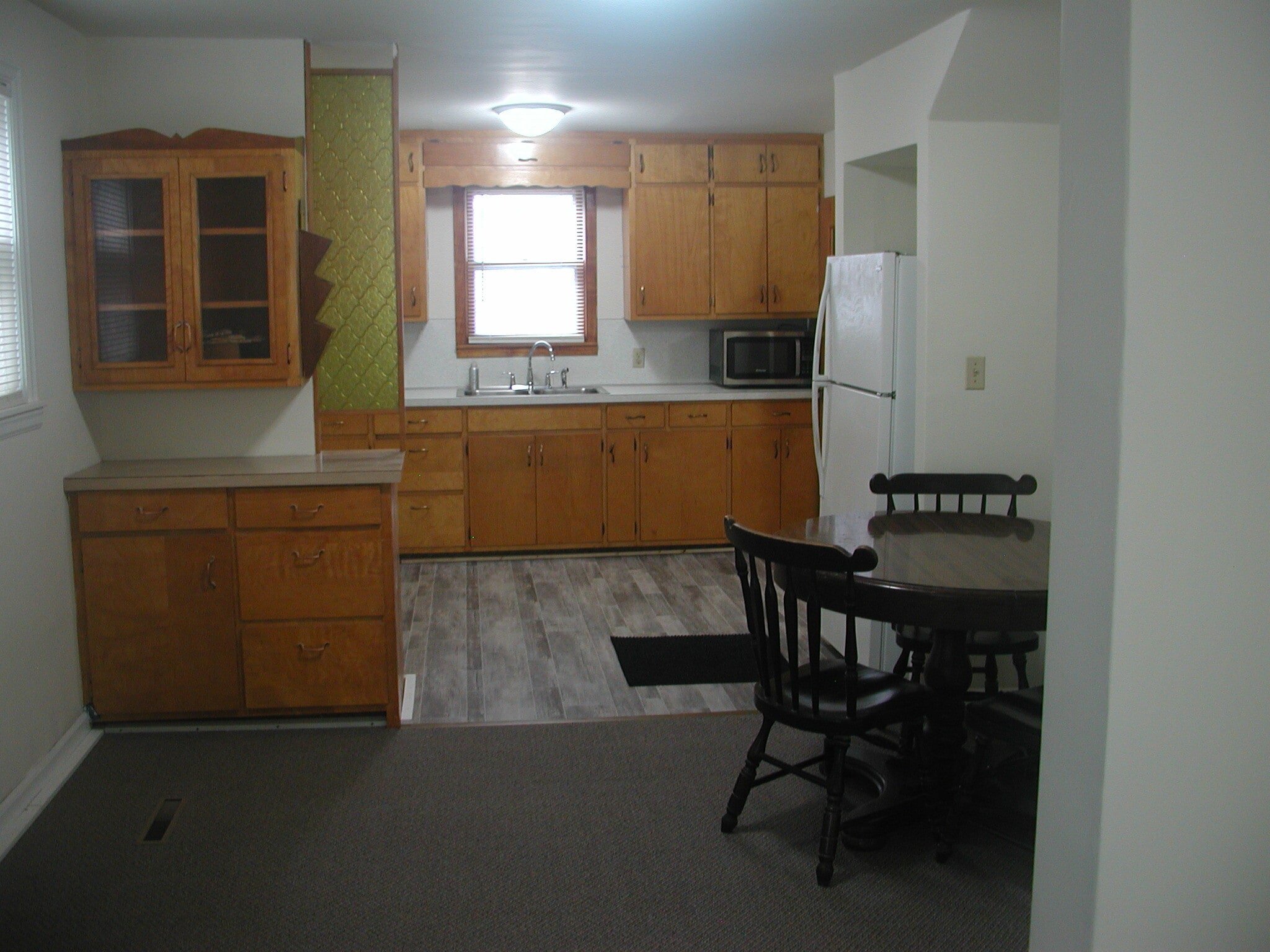 Building Photo - 241 E Ronning Ave