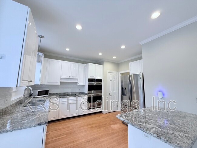 Building Photo - 213 Glen Abbey Dr