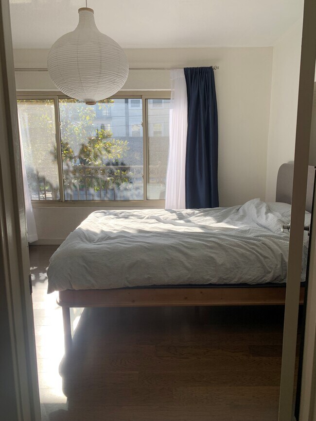 Building Photo - 141 S Clark Dr