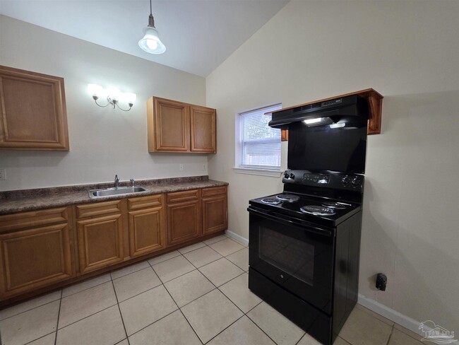 Building Photo - 604 N 70th Ave