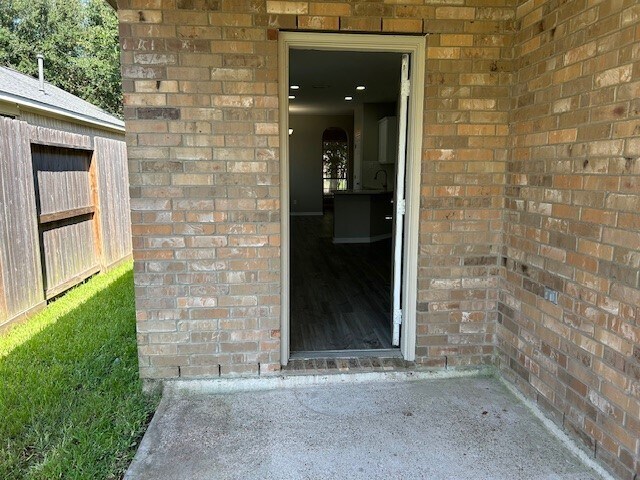 Building Photo - 431 Drake Ln