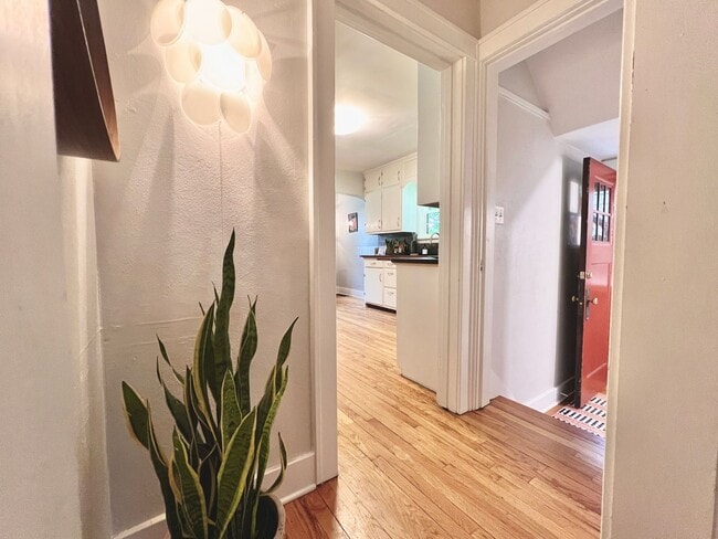 Building Photo - The Ideal TC Downtown Retreat
