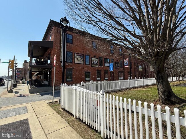 Building Photo - 2 S 3rd St