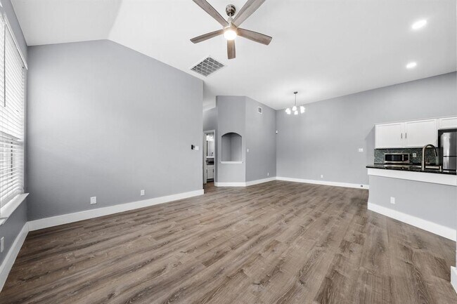 Building Photo - 1214 Vargas Rd