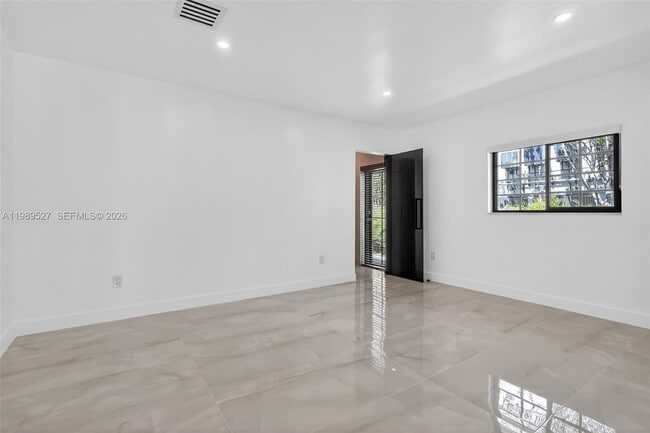 Building Photo - 607 Layne Blvd