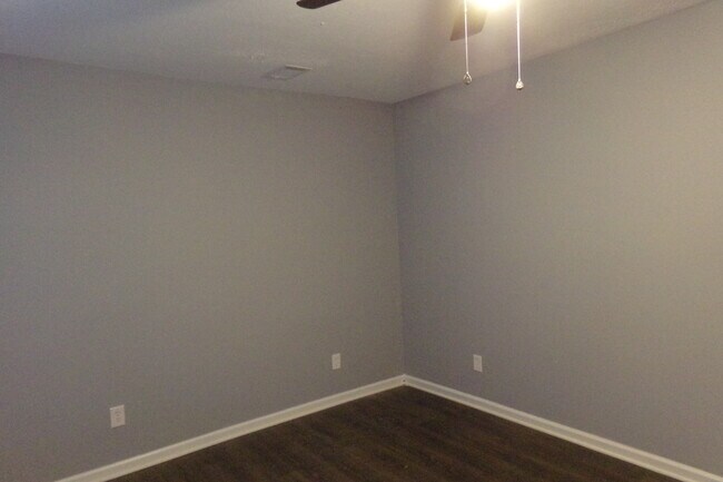 Building Photo - 229 E Southern Heights Ave