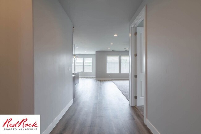 Building Photo - Beautiful 4-Bedroom 2.5 Bath with a 3 Car ...