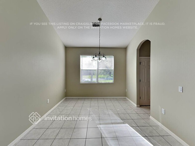 Building Photo - 12122 Aster Ave