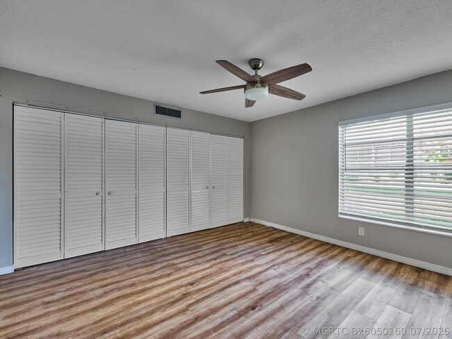 Building Photo - 12021 W Greenway Dr