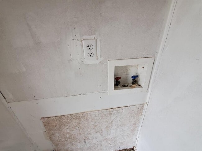 Building Photo - 15107 Pearce Ln