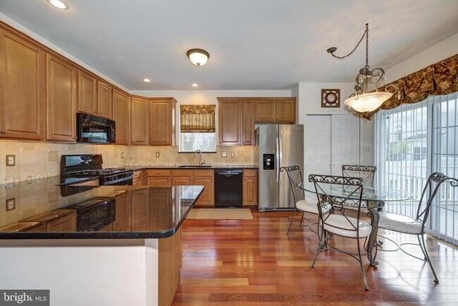 Building Photo - 33 Weaver Dr