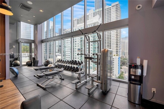 Building Photo - 1300 Brickell Bay Dr