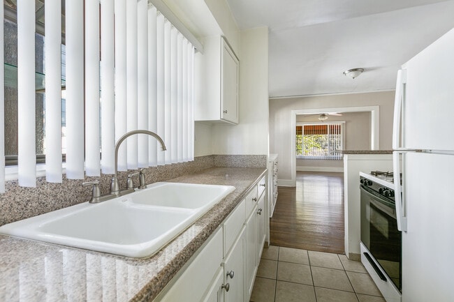 Kitchen - 295 N Hudson Ave