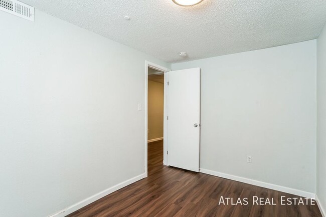 Building Photo - 2 Bed - Thoughtful Upgrades & affordable! ...