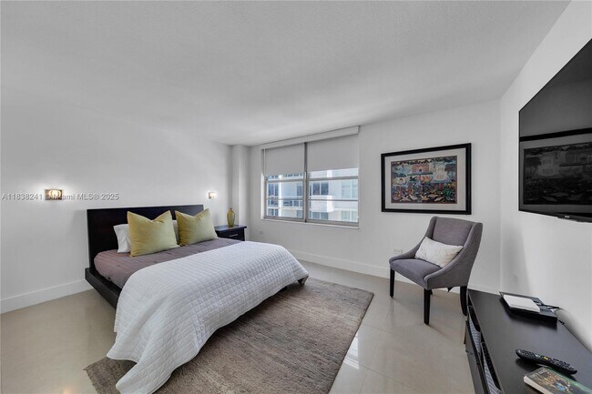 Building Photo - 5555 Collins Ave
