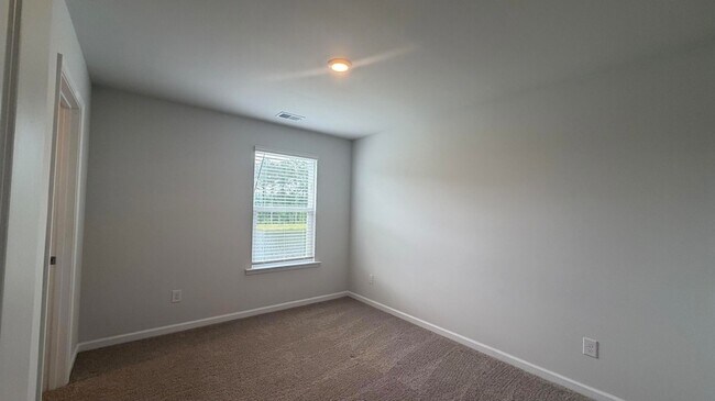 Building Photo - 742 Ladywood Dr