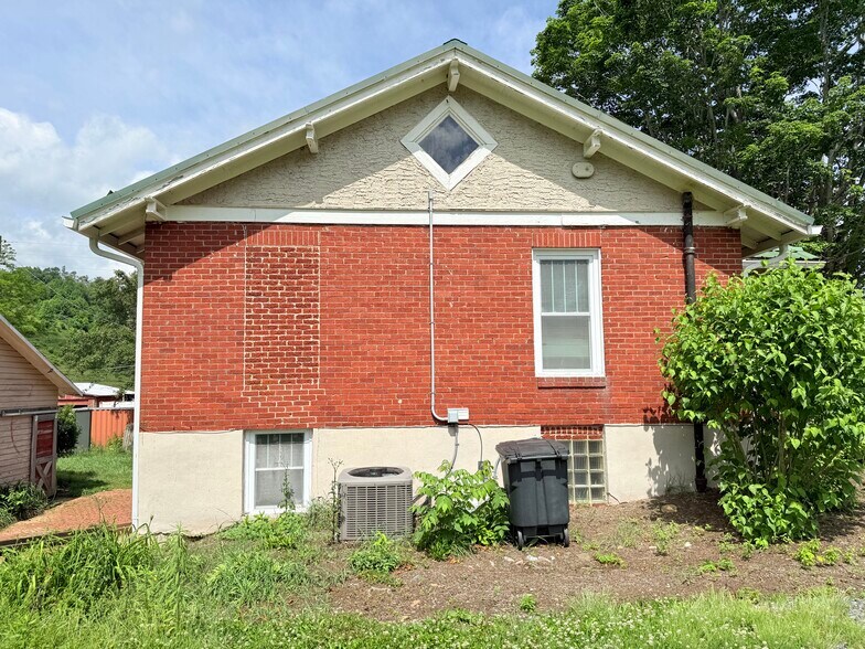 Building Photo - 1681 Linville Creek Rd